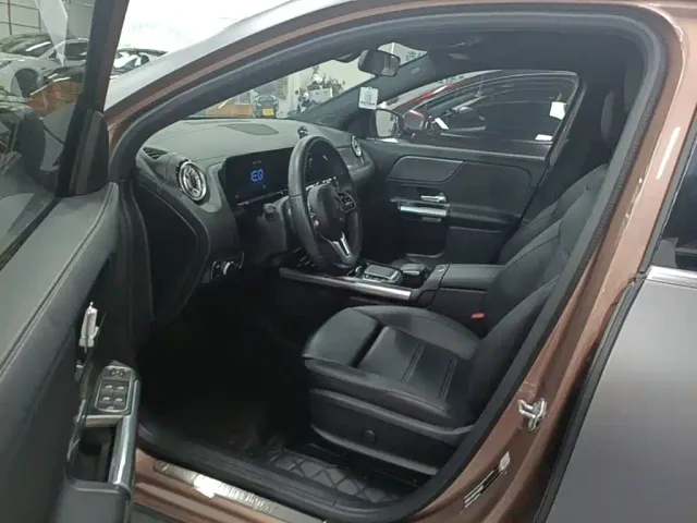 Mercedes-Benz EQA — Фото автомобиля 15