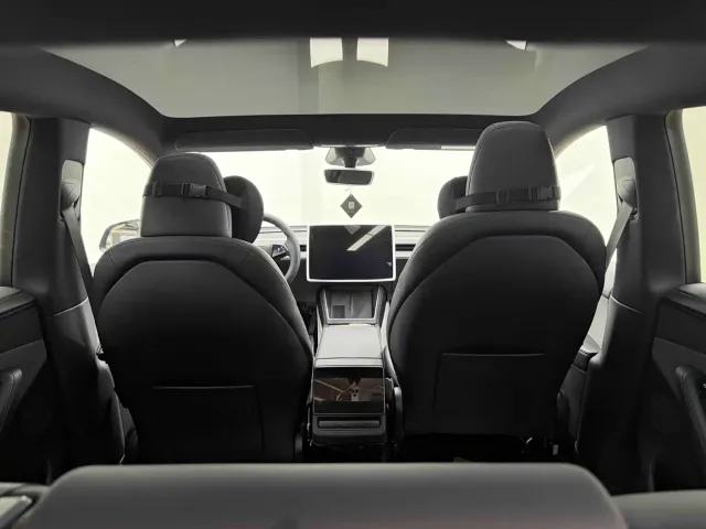 Tesla Model Y — Фото автомобиля 26
