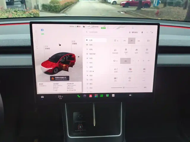 Tesla Model Y L — Фото автомобиля 12