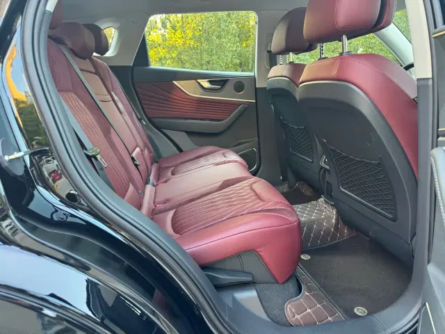 Hongqi HS5 — Фото автомобиля 12