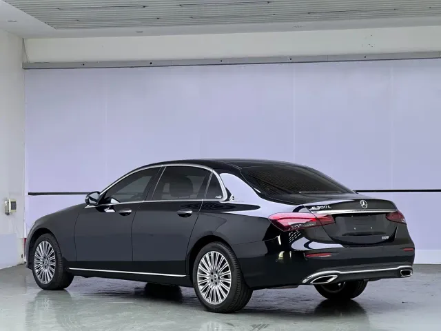 Mercedes-Benz E-Class — Фото автомобиля 4