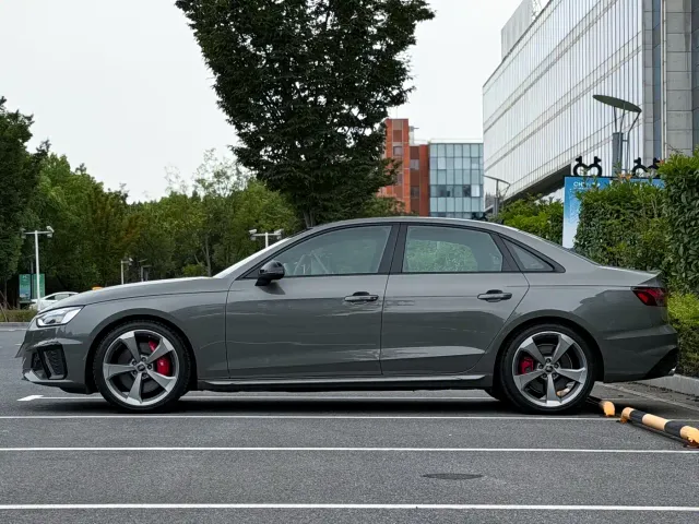 Audi S4 — Фото автомобиля 3