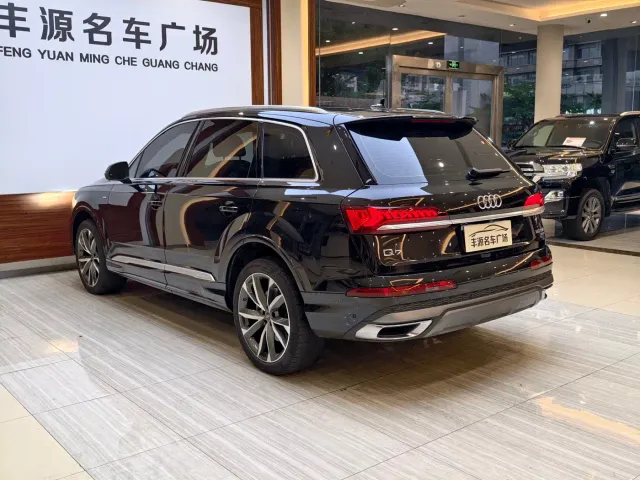 Audi Q7 — Фото автомобиля 29