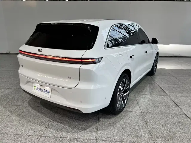 Li Auto L6 — Фото автомобиля 19