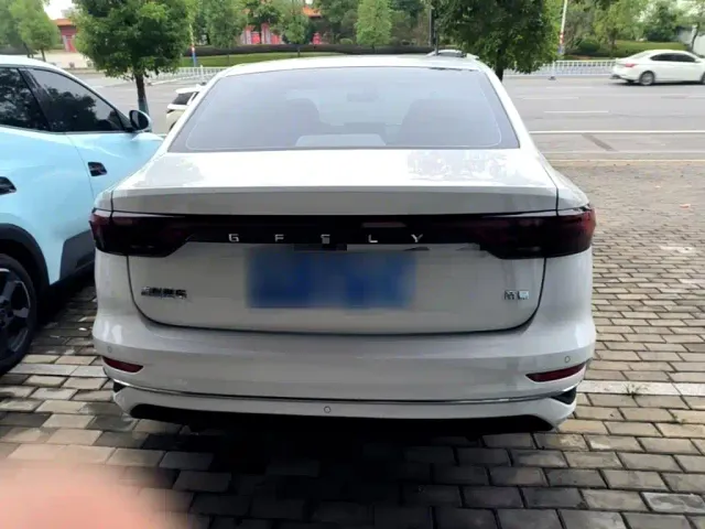 Geely Emgrand — Фото автомобиля 5