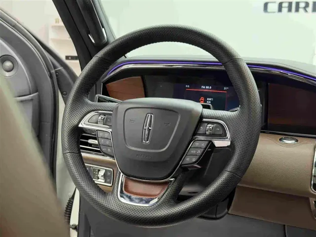 Lincoln Navigator — Фото автомобиля 15