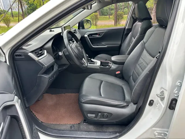 Toyota RAV4 — Фото автомобиля 11
