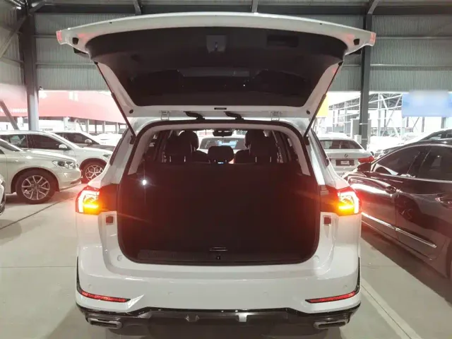 Roewe RX5 eMAX — Фото автомобиля 18