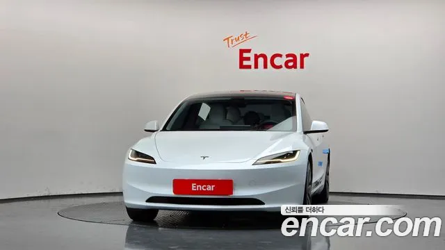 Tesla Model 3 — Фото автомобиля 2