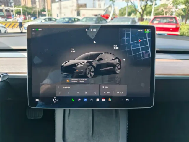 Tesla Model 3 — Фото автомобиля 25