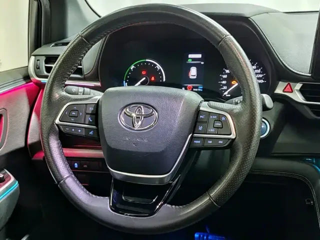 Toyota Sienna — Фото автомобиля 15