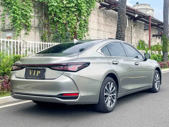 Lexus ES — Фото автомобиля 7
