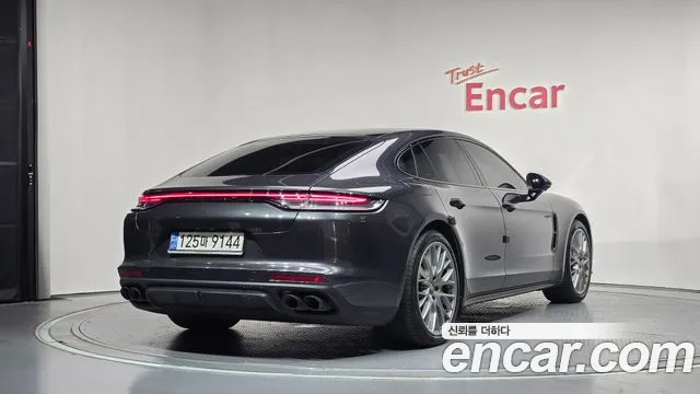 Porsche Panamera — Фото автомобиля 2