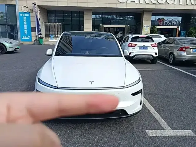 Фотография автомобиля — Tesla Model Y