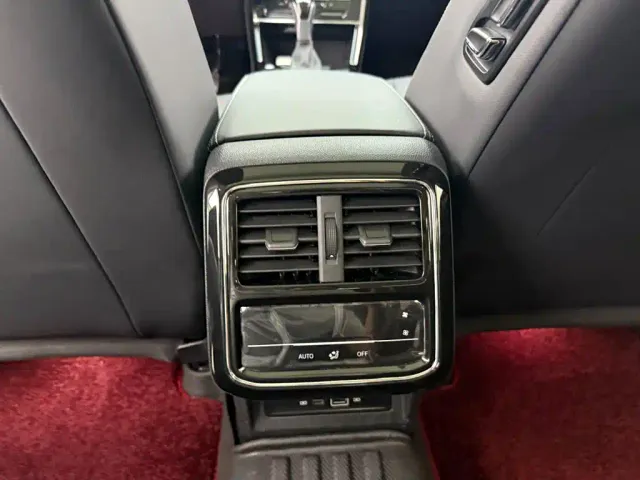 Volkswagen Passat 2025 Outstanding 380TSI Dragon Soaring Edition — Фото автомобиля 8