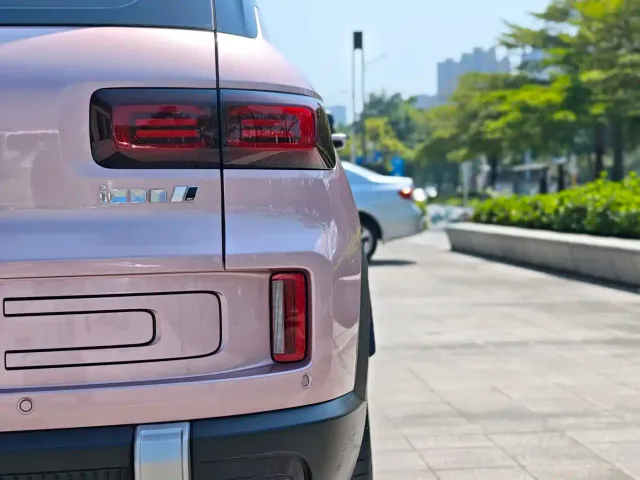 Geely ICON — Фото автомобиля 20