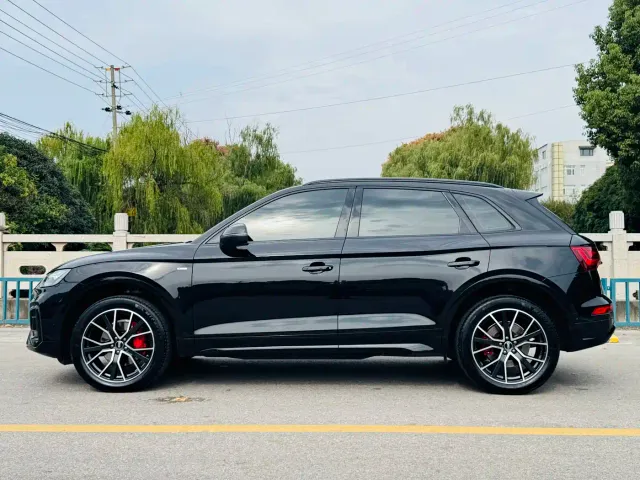 Audi Q5L — Фото автомобиля 3