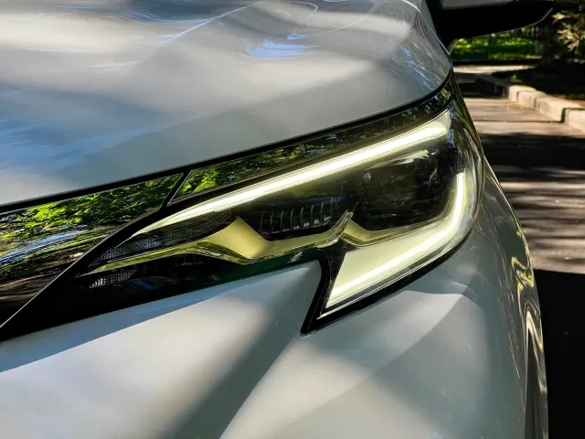 Toyota Granvia 2024 2.5L Hybrid Comfort — Фото автомобиля 8