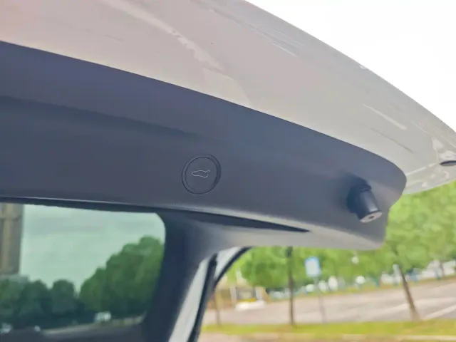 Tesla Model Y — Фото автомобиля 19