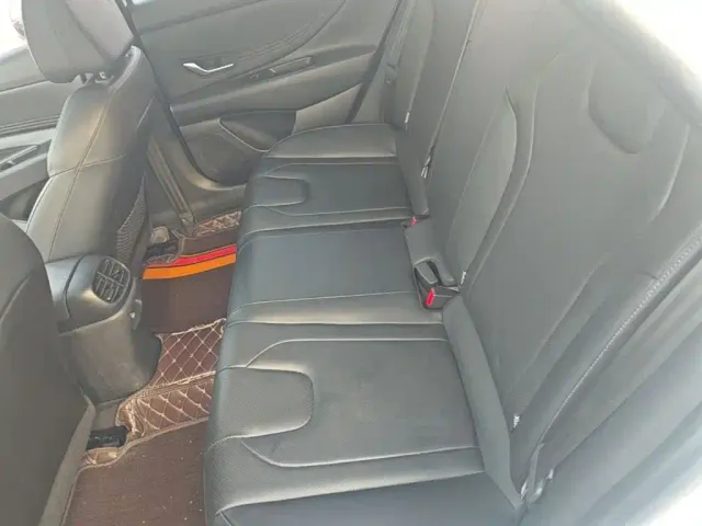 Hyundai Elantra — Фото автомобиля 16