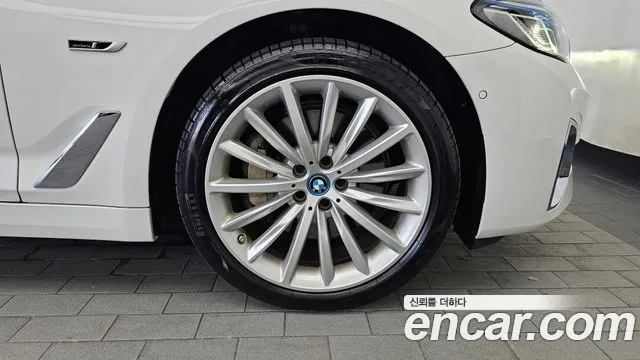 BMW 5-Series — Фото автомобиля 21