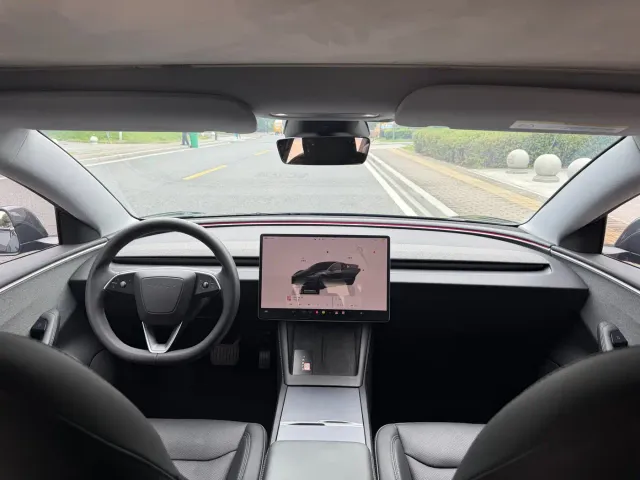 Tesla Model 3 — Фото автомобиля 9