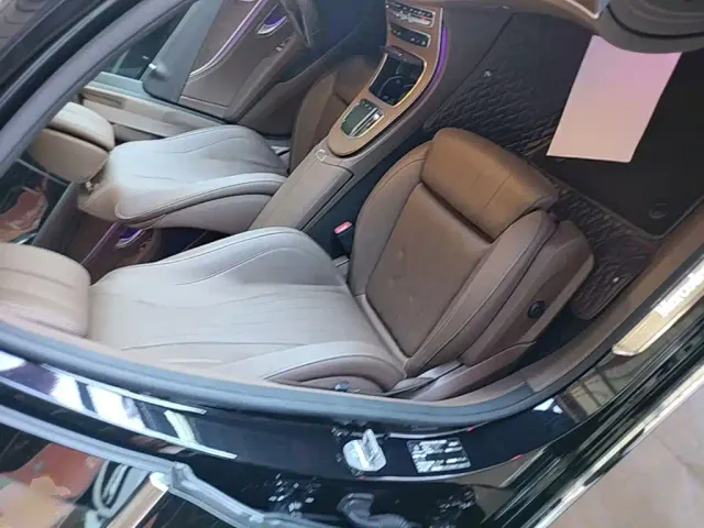 Mercedes-Benz E-Class — Фото автомобиля 24