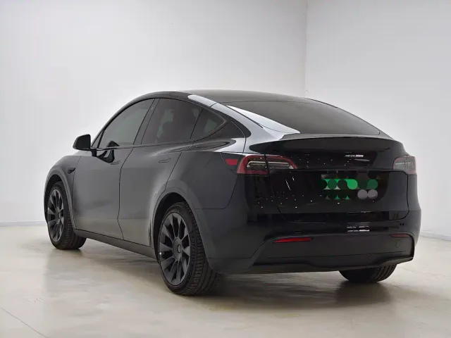 Tesla Model Y — Фото автомобиля 9