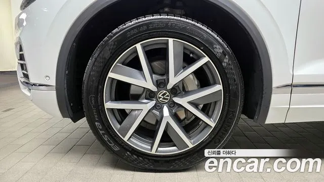 Volkswagen Touareg Touareg 3 поколение 3.0 TDI Prestige — Фото автомобиля 5