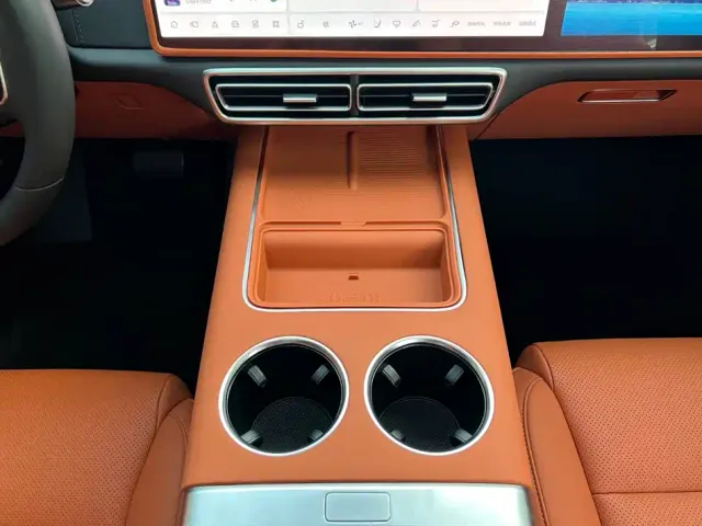 Li Auto L7 — Фото автомобиля 11
