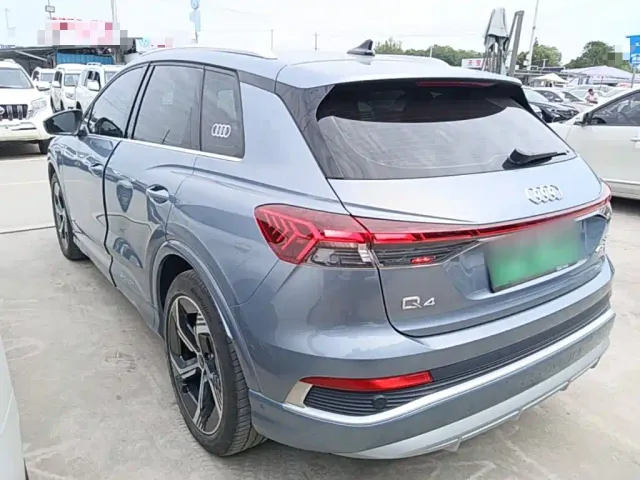 Audi Q4 e-tron — Фото автомобиля 4