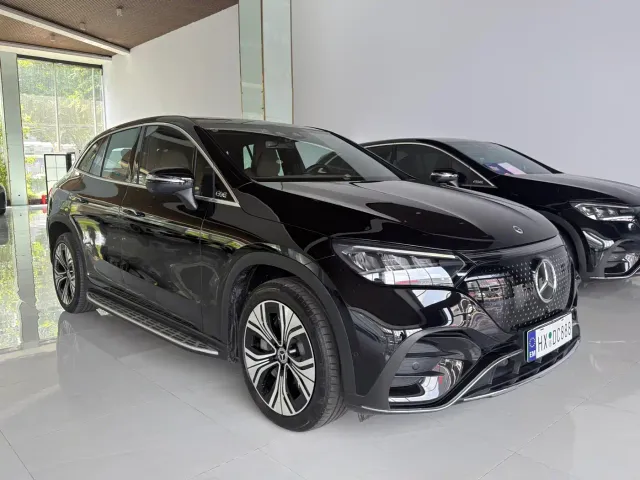 Mercedes-Benz EQE SUV — Фото автомобиля 3