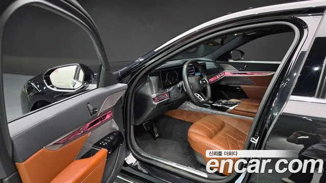 BMW 7-Series — Фото автомобиля 10