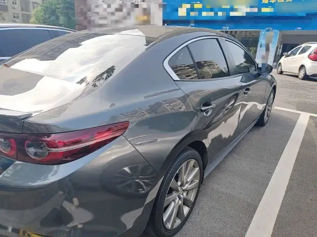 Mazda Axela — Фото автомобиля 6