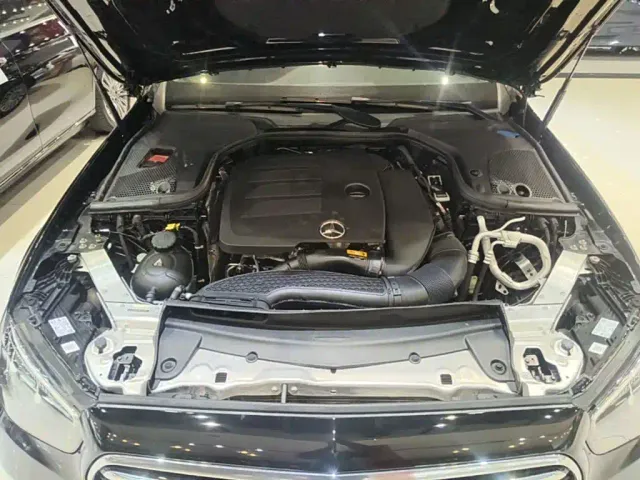 Mercedes-Benz E-Class — Фото автомобиля 19