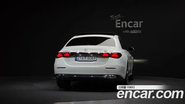 Mercedes-Benz E-Class — Фото автомобиля 4