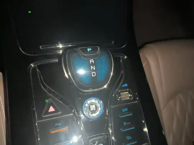 BYD Han 2022 DM-i 121KM Prestige — Фото автомобиля 15