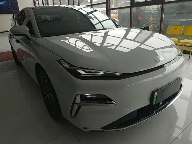 Geely Galaxy Xingyao 8 — Фото автомобиля 3