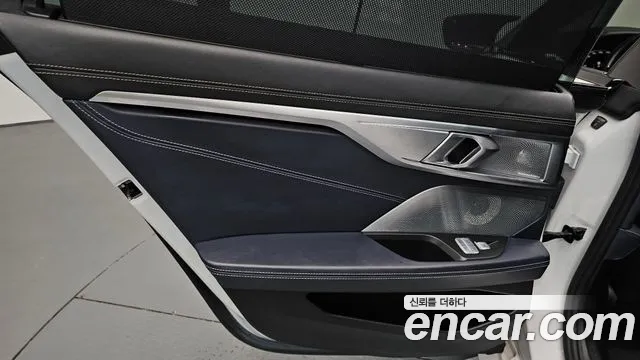 BMW 8 Series G15 — Фото автомобиля 24