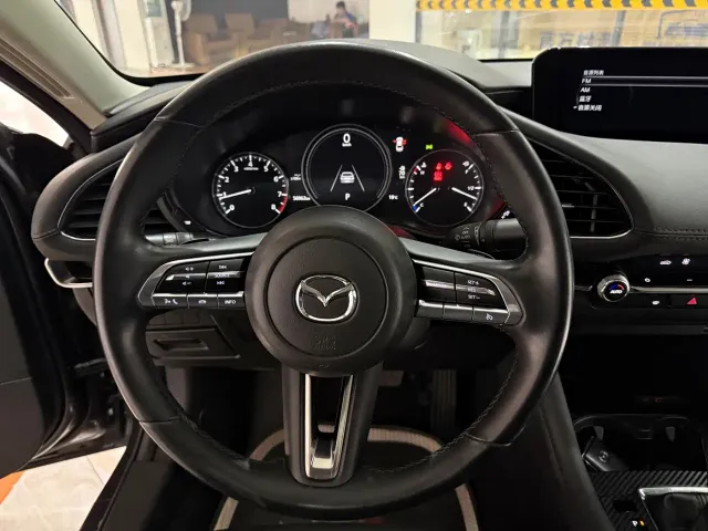 Mazda Axela — Фото автомобиля 13