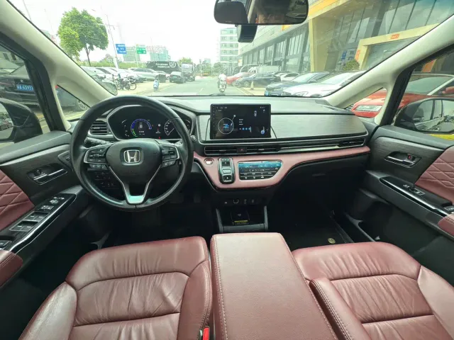 Honda Elysion — Фото автомобиля 4
