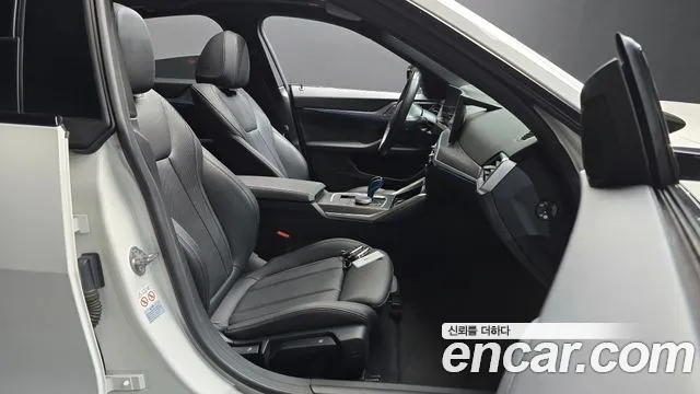 BMW i4 — Фото автомобиля 16