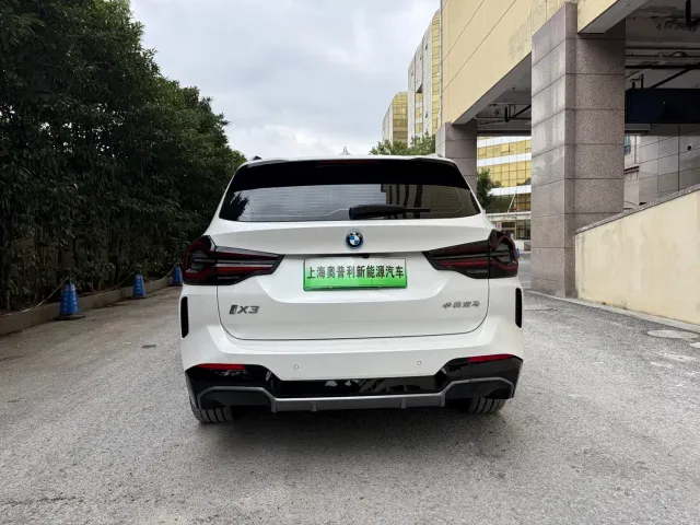 BMW iX3 — Фото автомобиля 8