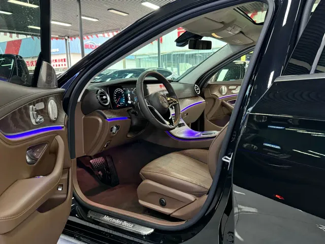 Mercedes-Benz E-Class — Фото автомобиля 4