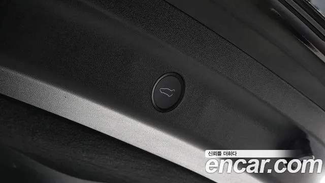Tesla Model Y — Фото автомобиля 20