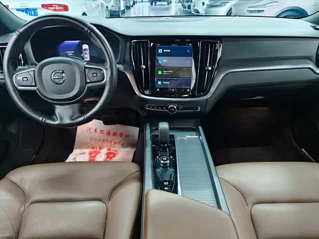 Volvo S60 — Фото автомобиля 4