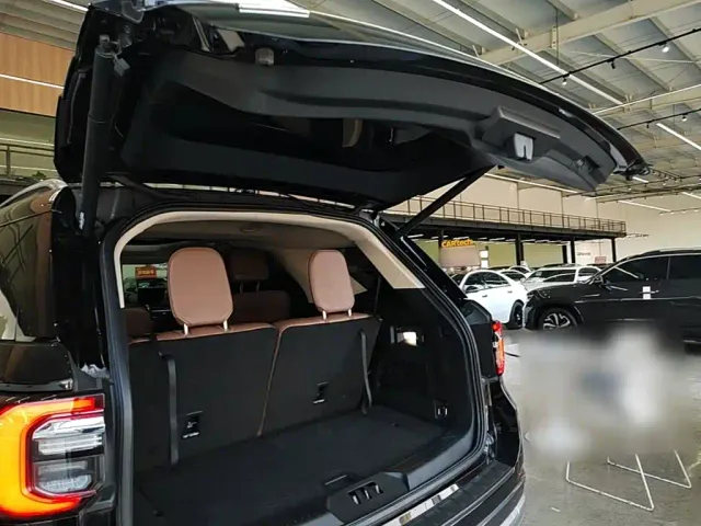Ford Explorer — Фото автомобиля 18