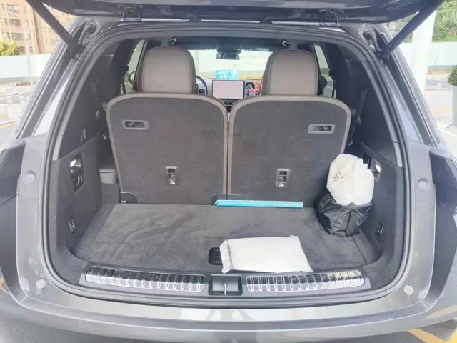 Li Auto L8 — Фото автомобиля 5
