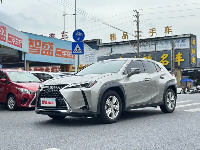 Фотография автомобиля — Lexus UX