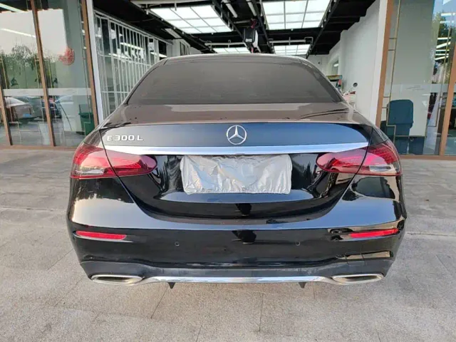 Mercedes-Benz E-Class — Фото автомобиля 5